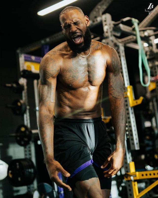 开云-学无止境!詹皇第20个赛季仍在学习 主动调整饮食